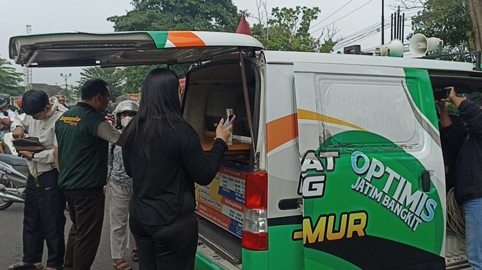 Pembayarn pajak kendaraan di Samsat keliling Tulungagung