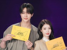 Momen IU dan Byeon Woo Seok Baca Naskah Drakor Perfect Crown