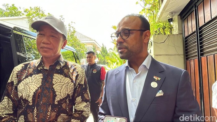 Presiden RI ke-7, Joko Widodo (Jokowi) dan Dubes UEA Abdulla Salem Al Dhaheri ditemui di kediaman Sumber, Banjarsari, Kamis (29/1/2026).
