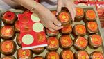 Produsen Kue Keranjang di Surabaya Banjir Pesanan Jelang Imlek