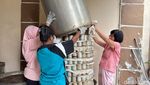 Produsen Kue Keranjang di Surabaya Banjir Pesanan Jelang Imlek
