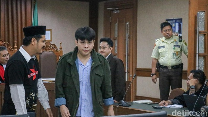 Sidang lanjutan perkara Delpedro kembali digelar di Pengadilan Negeri Jakarta Pusat, Kamis (29/1/2026). Dalam persidangan kali ini, dua anggota kepolisian dihadirkan sebagai saksi untuk mengungkap rangkaian kericuhan yang terjadi dalam aksi demonstrasi di sekitar Gedung DPR RI pada akhir Agustus 2025.