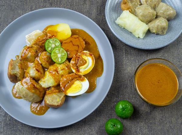 10 Siomay Empuk Gurih yang Terkenal Enak, Sampai Viral Diantre!