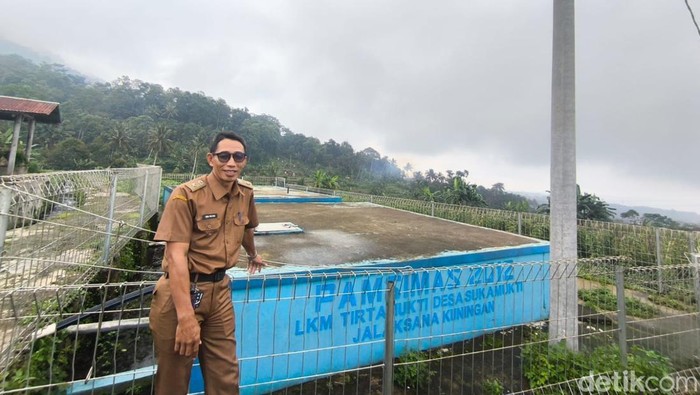 Suasana pertanian dan penampungan air Pamsimas di Desa Sukamukti Kuningan