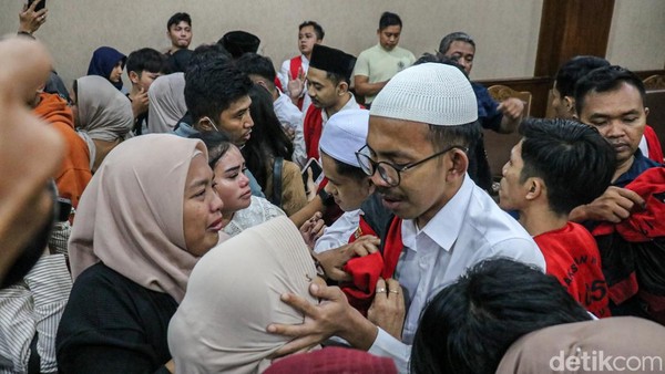 Tangis Pecah di Sidang, 21 Terdakwa Kericuhan Demo Tak Masuk Penjara