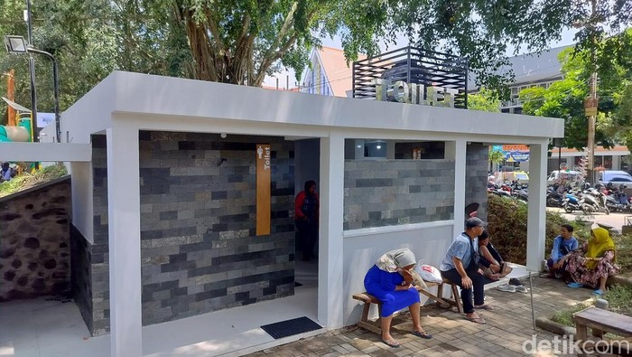 Toilet di Alun-Alun Merdeka Malang