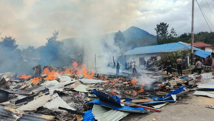 Kebakaran di Tolikara, Papua Pegunungan, menghanguskan 100 bangunan dengan kerugian mencapai Rp 22 miliar.