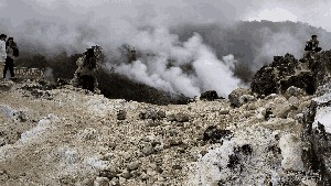 Menyusuri Kawah Ratu, Pesona Lereng Gunung Salak di Akhir Pekan