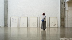 Suasana ruang pamer ROH Projects yang terbuka untuk publik tanpa tiket masuk menjadi alternatif rekreasi seni di Jakarta hingga 22 Februari 2026. 