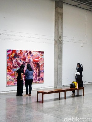 Visual Emosional dan Reflektif dalam Pameran Lima Seniman