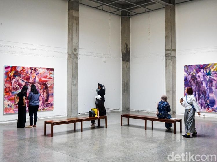 Visual Emosional dan Reflektif dalam Pameran Lima Seniman