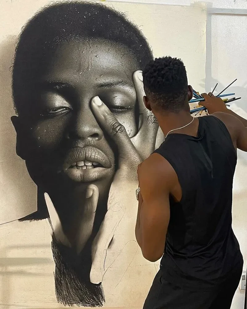 Gambar hyperrealism yang belum selesai ini membuat penggemar seni berdecak kagum. Cantik banget.