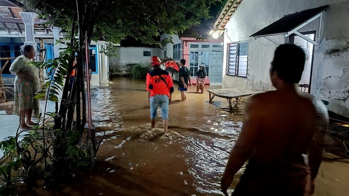 Angin dan banjir terjang di 5 kecamatan Kota Probolinggo
