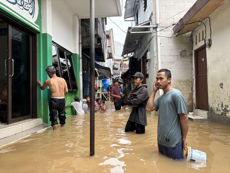 Banjir di Kampung Melayu pada Jumat (30/1/2026)-(Rachma/detikcom)