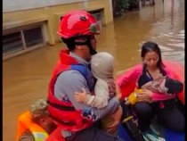 Banjir di Rawajati Jaksel Capai 1,5 Meter, Warga Dievakuasi