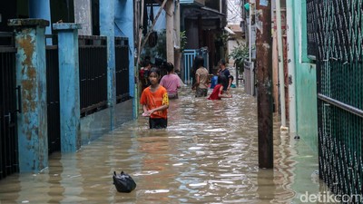 Banjir Rendam Bidara Cina, Aktivitas Warga Lumpuh