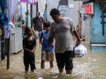 Video Banjir di Bidara Cina Surut, Warga Beraktivitas Normal
