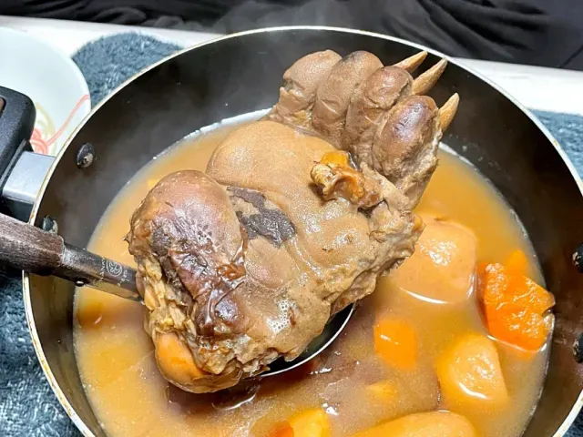 Begini Rasa Daging Kaki Beruang Utuh! Begini Rasa Daging Kaki Beruang Utuh!