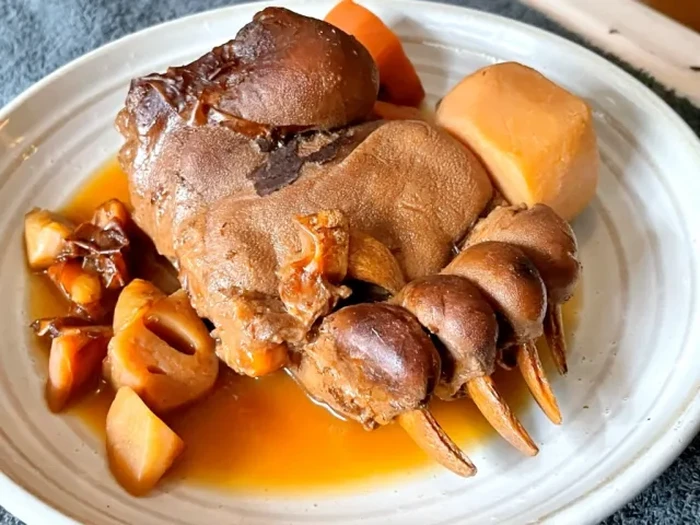 Begini Rasa Daging Kaki Beruang Utuh!