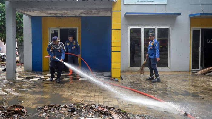 Cara Efektif Bersihkan Paving Block Berlumut Tanpa Panggil Tukang