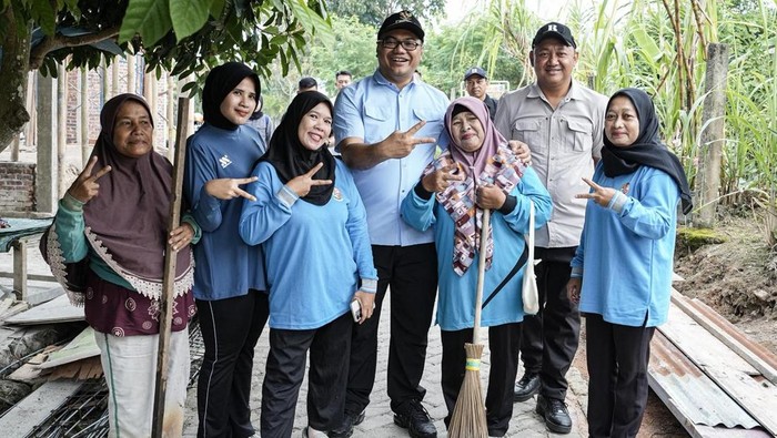 Bupati Deli Serdang dr H Asri Ludin Tambunan menggelar gotong royong massal di Kota Lubuk Pakam
