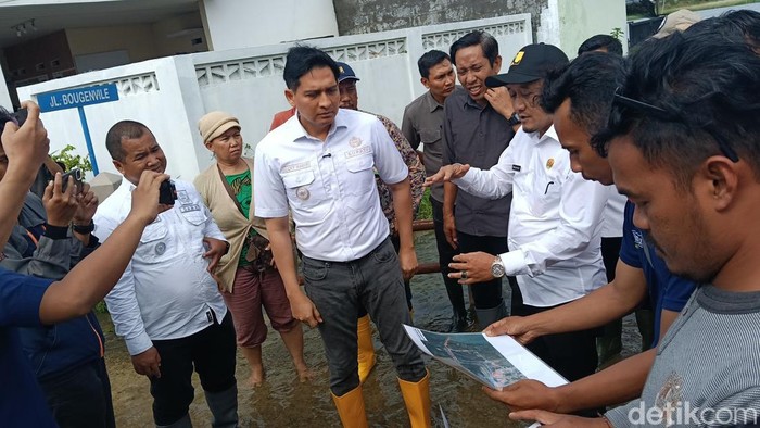 Lucky Hakim Temukan Penyebab Banjir di Indramayu