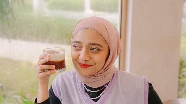 Potret Chikita Fawzi saat Jadi Relawan Bencana Sumut hingga Kulineran
