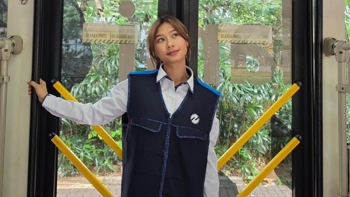 POV Christy No Na naik bus.