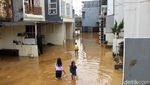 Ciliwung Meluap, Permukiman Cililitan Terendam Banjir Sejak Subuh
