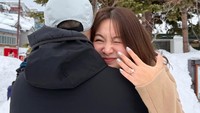 Devy Anastasia belum mau memperlihatkan calon suami. Orangnya nanti saja dikenalinnya, tulisnya. (Foto: dok Instagram devyanastasia)