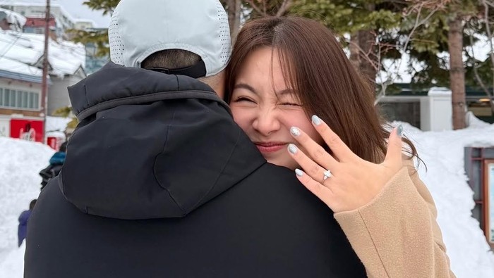 Devy Devy Anastasia Dilamar Usai 5 Tahun Pacaran, Calon Suami Masih Misterius