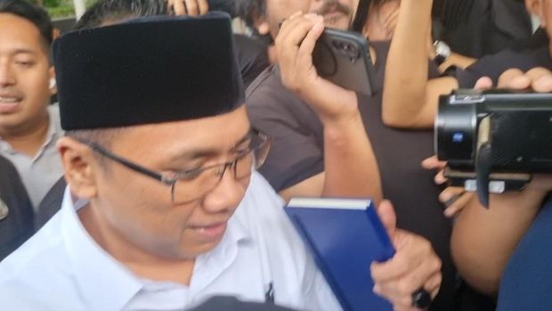 Eks Menag Yaqut Cholil Qoumas belum ditahan usai diperiksa KPK terkait dugaan korupsi kuota haji. (Taufiq/detikcom)