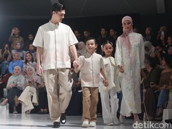 Kenapa Keluarga Indonesia Suka Baju Lebaran Seragam? Ini Sejarahnya