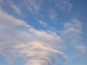 Awan Lentikular di Puncak Ile Lewotolok Berbahaya bagi Pendaki-Penerbangan