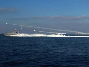 Memanas, Iran Luncurkan Rudal-Drone ke Kapal Perang AS