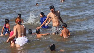 Gelombang Panas Terjang Buenos Aires, Warga Padati Pantai-Ruang Publik Berair