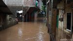 Kali Ciliwung Meluap, Permukiman Warga di Cawang Terendam Banjir