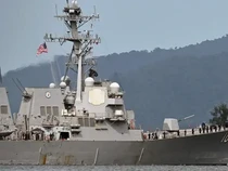 Video: Momen Kapal Perusak AS Tembaki Kapal Kargo Iran di Laut Arab