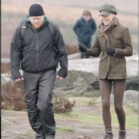 Gaya Kate Middleton Jadi Cewek Bumi, Tampil dengan Busana Coklat & Hijau