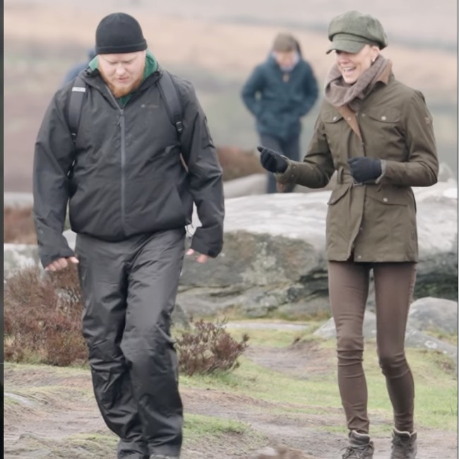 Gaya Kate Middleton Jadi Cewek Bumi, Tampil dengan Busana Coklat & Hijau