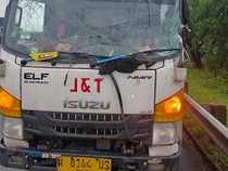 Kecelakaan Beruntut di Tol JORR, Mobil Ringsek