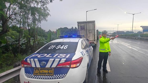 Kecelakaan Beruntun di Tol JORR Kecelakaan Beruntun di Tol JORR