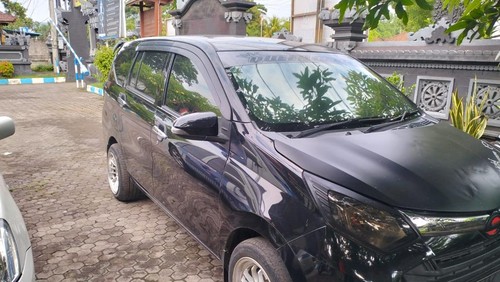 Kendaraan Daihatsu Sigra hitam ber-nopol H 1464 GO yang digunakan komplotan pencuri spesialis minimarket untuk kabur ke Pulau Jawa melalui Pelabuhan Gilimanuk, Bali, Kamis (29/1/2026). (Dok. Polres Jembrana)