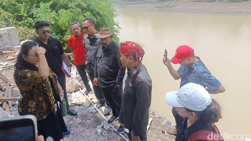 Komisi I DPRD Tabanan melakukan sidak di sebuah vila melanggar sempadan sungai di Banjar Pasut, Desa Tibubiu, Kecamatan Kerambitan, Jumat (30/1/2026). (Foto: Krisna Pradipta/detikBali)