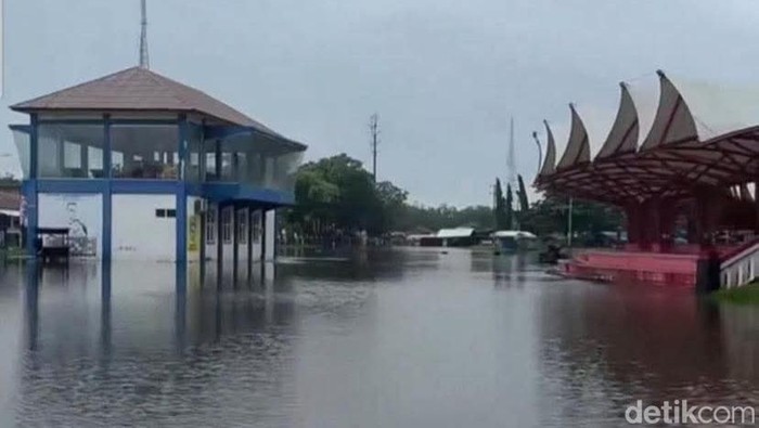 Kondisi banjir di Sport Center Indramayu pada Senin (26/1/2026) lalu.