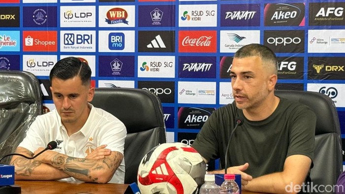 Konferensi pers setelah laga Persik Kediri vs Bali United