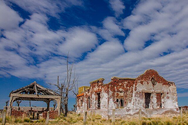 Kota Mati Villa Epecuen di Argentina yang lenyap puluhan tahun akibat banjir.