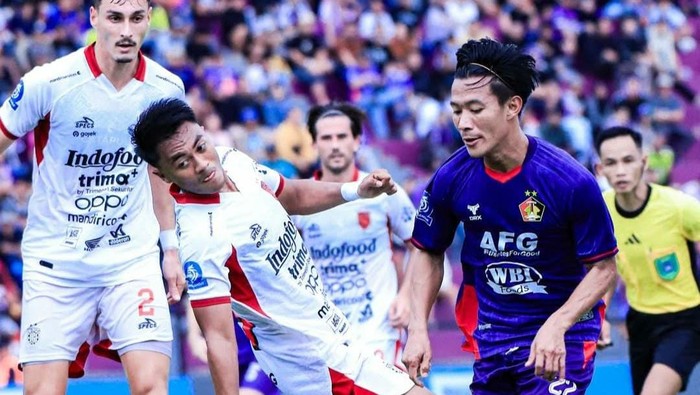 Laga Persik Kediri vs Bali United