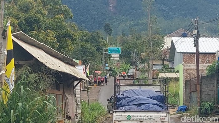Longsor Cisarua, Bandung Barat.