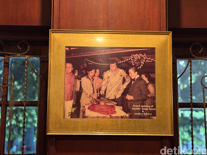 Mampir ke Tempat Makan Steak Favorit 'Old Money' Jakarta Sejak 1970